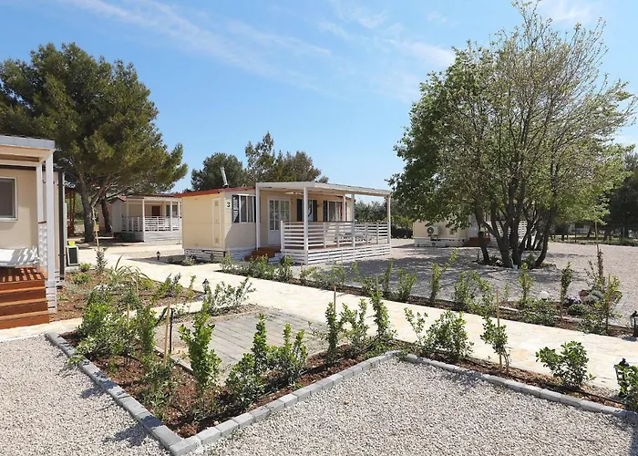 בית נופש Mobile Frangipani 3 ביוגראד נה מורו